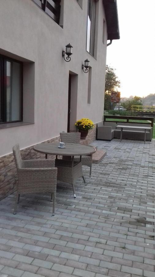 Apartament Casa Radu Novaci-Străini Zewnętrze zdjęcie